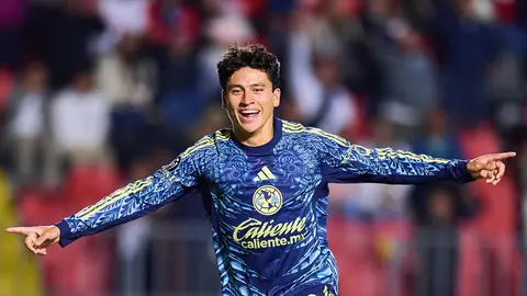 Ramón Juárez anotando vs Olimpia en la CONCACAF I MEXSPORT