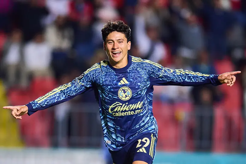 Ramón Juárez anotando vs Olimpia en la CONCACAF I MEXSPORT