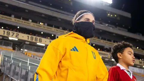 Marcelo Flores utilizando indumentaria especial para el partido de Ida en Canadá | MEXSPORT