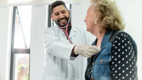 El Centro de Atención Integral ofrece servicios de salud enfocados en gente de 60 años o más. / iStock