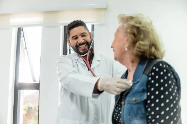 El Centro de Atención Integral ofrece servicios de salud enfocados en gente de 60 años o más. / iStock