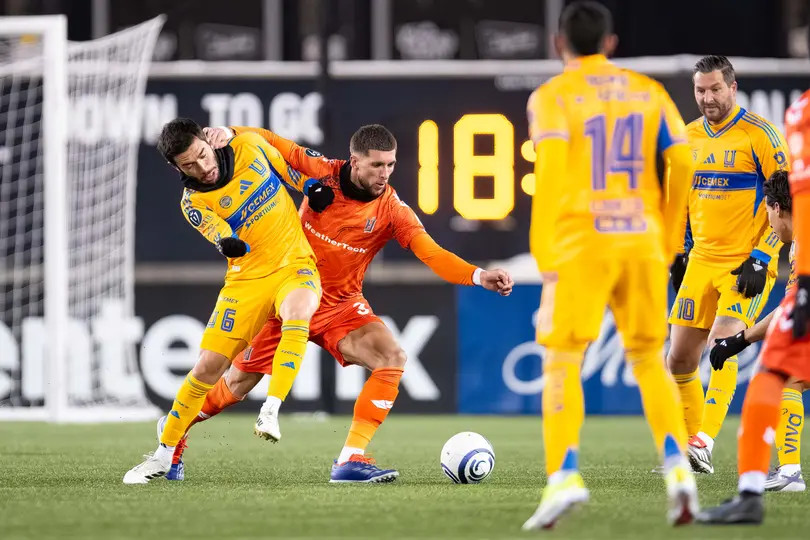 Juan Pablo Vigón, Gignac y Jesús Garza durante el partido de Concachampions ante Forge FC | MEXSPORT
