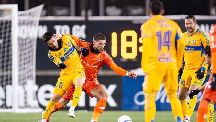 Juan Pablo Vigón, Gignac y Jesús Garza durante el partido de Concachampions ante Forge FC | MEXSPORT