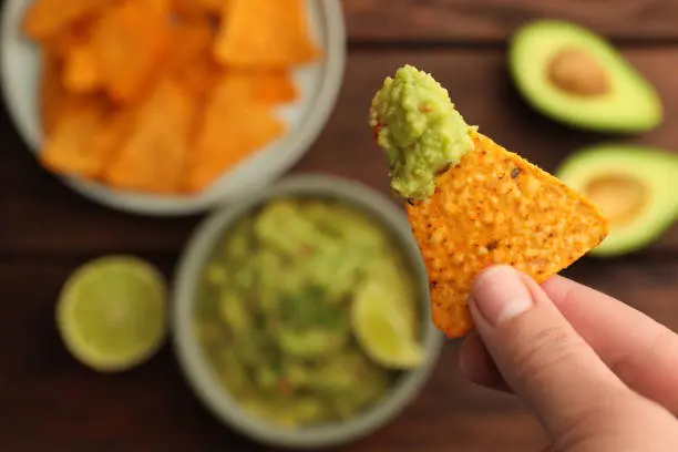 Nachos y guacamole son una combinación infaltable durante la final de la NFL. / iStock