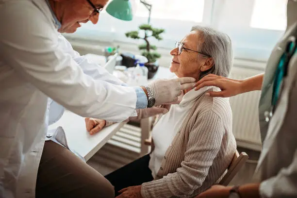 Consultas de nutrición, odontología y optometría sin costo para derechohabientes INAPAM. / iStock