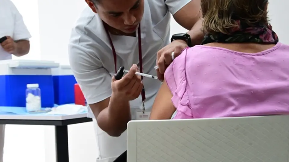 La vacuna contra el sarampión es gratuita y está dirigida a personas de 1 a 49 años./ RS