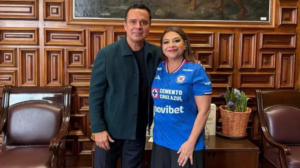 Víctor Velázquez junto con Clara Brugada, Jefa de Gobierno de la CDMX | X: @Victor_VelRan
