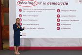 Claudia Sheinbaum presenta su “Decálogo por la Democracia”… pero con error de ortografía