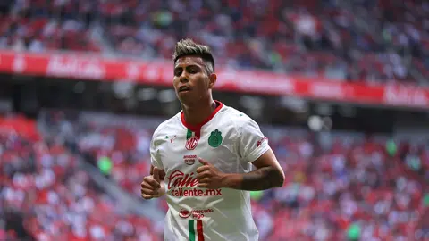 Efraín Álvarez con Chivas en Liga MX I IMAGO7
