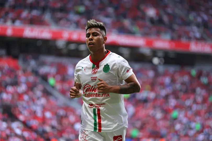 Efraín Álvarez con Chivas en Liga MX I IMAGO7