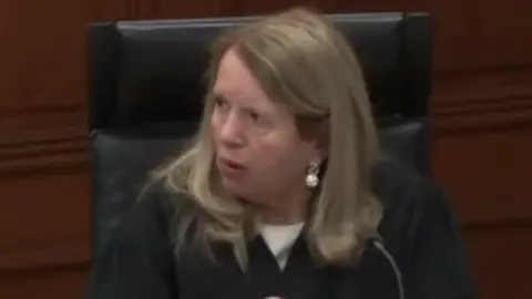 La ministra Loretta Ortiz Ahlf hacía uso de la palabra en el salón. / SCJN
