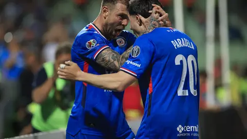 ¡El líder 'asalta' la comarca! Cruz Azul gana para asegurar el liderato y hunde más a Santos en el Estadio TSM
