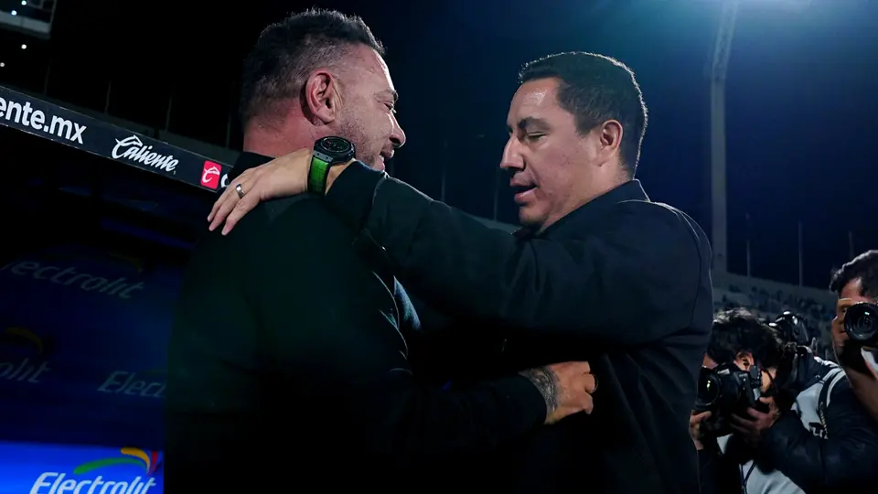 Tanto Mohamed como Juárez han sido entrenadores de Pumas en diferentes etapas | Imago7