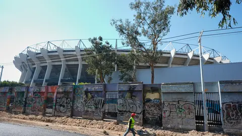 Afueras del Estadio Azteca durante las labores de remodelación | AP