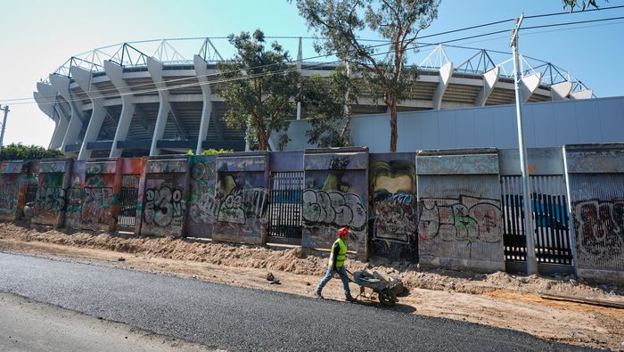 Afueras del Estadio Azteca durante las labores de remodelación | AP