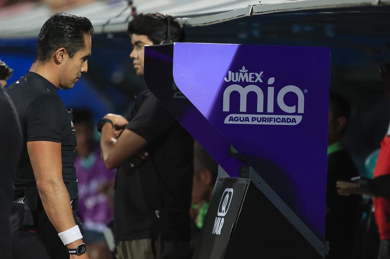 El árbitro Iván López ha tenido algunos problemas en las marcaciones | Imago7