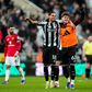 Newcastle resiste con diez y fulmina al Manchester United con gol al 90'