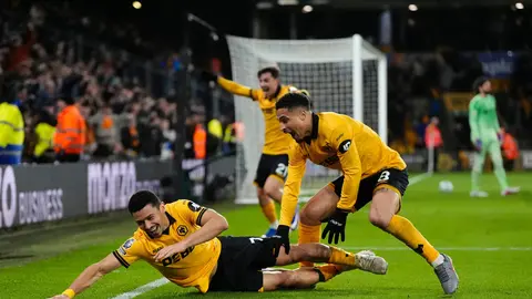 Agónico gol de los Wolves sobre Liverpool l AP