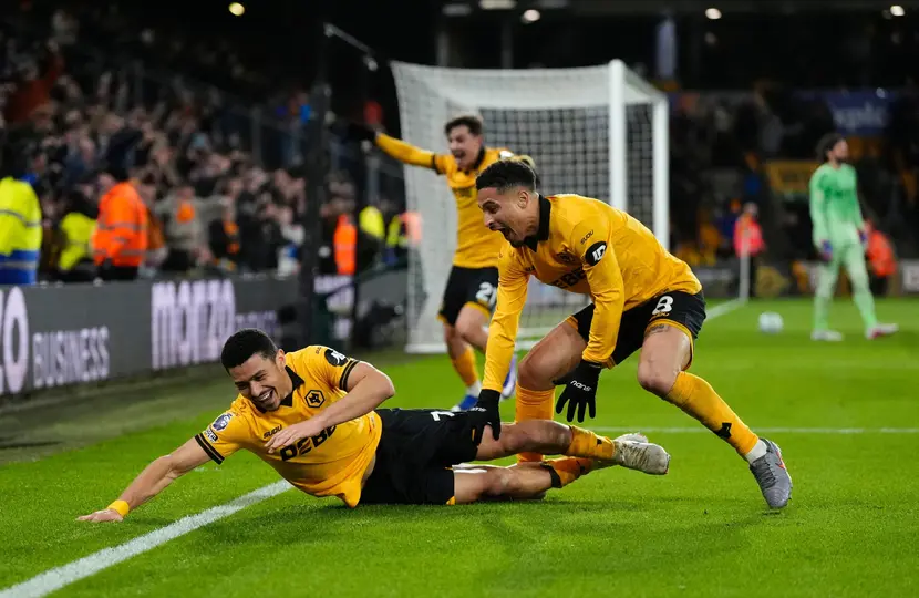 Agónico gol de los Wolves sobre Liverpool l AP