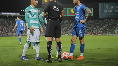 Arbitraje en el Santos Laguna vs Cruz Azul l IMAGO7