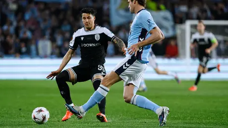Jorge Sánchez aportó en goleada de PAOK con un penal provocado contra AE Kifisia FC en Grecia