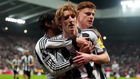 Anthony Gordon celebra el gol con el Newcastle | AP