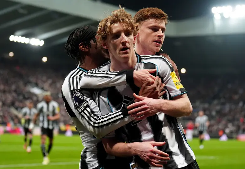 Anthony Gordon celebra el gol con el Newcastle | AP