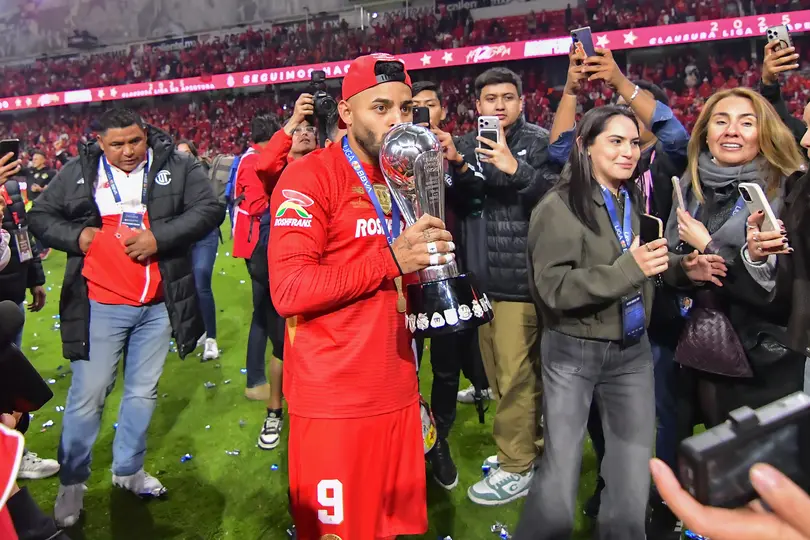 Alexis Vega celebra el título del Apertura 2025 con Toluca | IMAGO 7