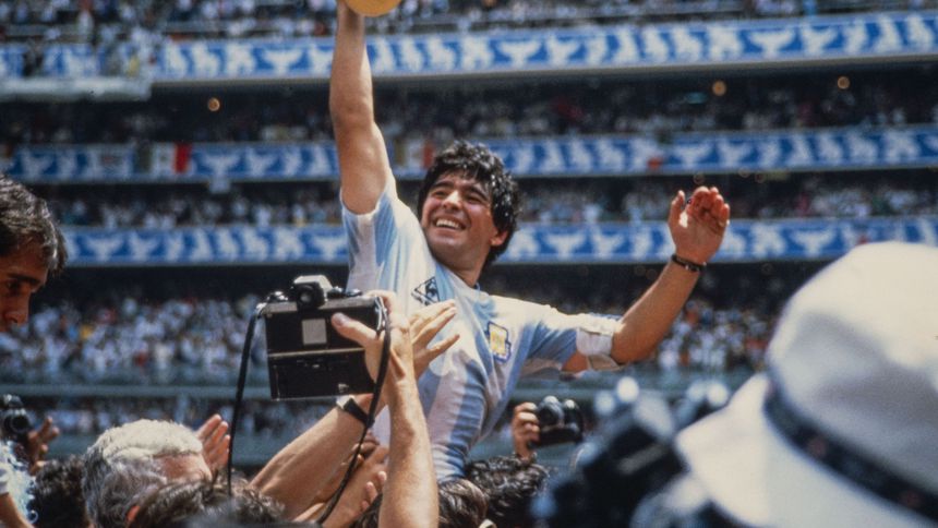 Maradona levanta el trofeo en la Copa Mundial México 1986 | MEXSPORT