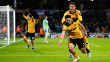 Wolves sorprende y vence al Liverpool con gol agónico