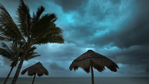 Los huracanes pueden generar lluvias intensas, inundaciones y fuertes rachas de viento. / iStock