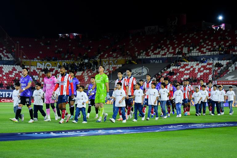 Ambos equipos entrando en el protocolo de inicio dentro del Estadio Libertad Financiera | Imago7