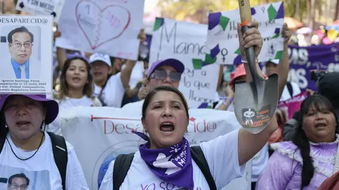 Las frases en carteles se han convertido en una de las formas más visibles de protesta durante las marchas del 8M./ AP