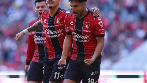 Eduardo Aguirre y Diego González en celebración de un gol con Atlas | IMAGO 7