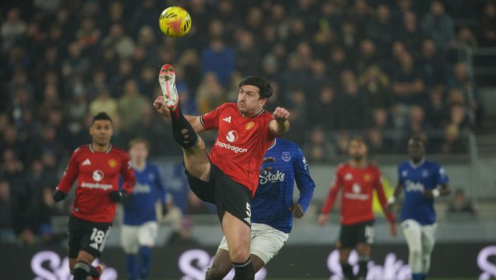 Harry Maguire en el compromiso de Manchester United ante Everton | AP