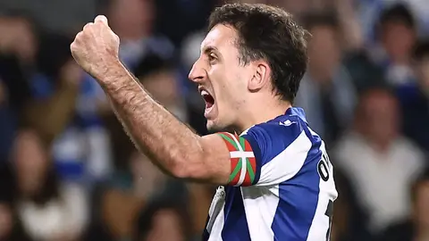 Mikel Oyarzabal festejando su gol en la Copa del Rey | X @RealSociedad