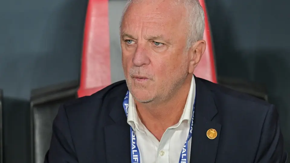 Director técnico de la Selección de Iraq, Graham Arnold, durante un partido | AP
