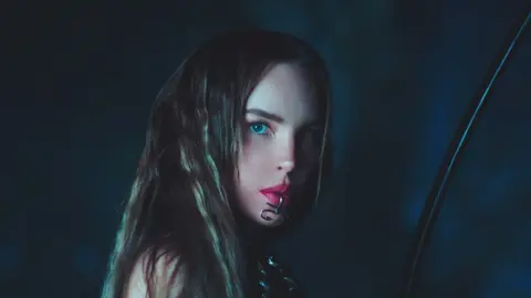 Belinda interpreta “Heterocromía”, uno de los temas más polémicos del álbum Indómita. / Youtube