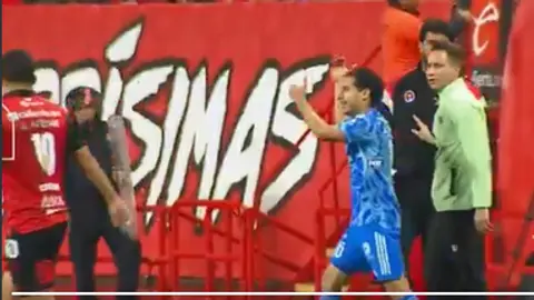 Choque entre Lainez y Loco Abreu l CAPTURA