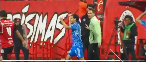 Choque entre Lainez y Loco Abreu l CAPTURA