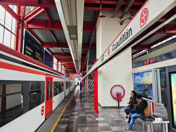 El Tren Suburbano conecta puntos clave como Buenavista, Tlalnepantla y Cuautitlán. / iStock