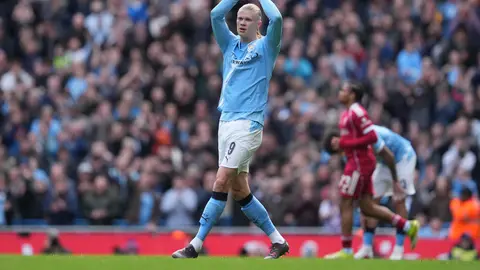 Haaland ante el Liverpool en FA Cup l AP