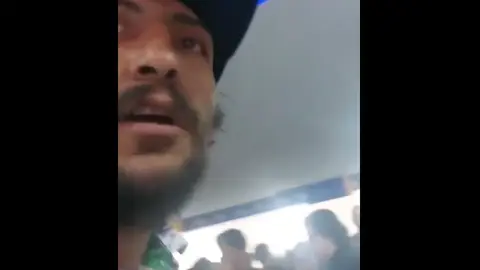 La situación obligó a que fuera retirado del recinto por personal de seguridad. / RS
