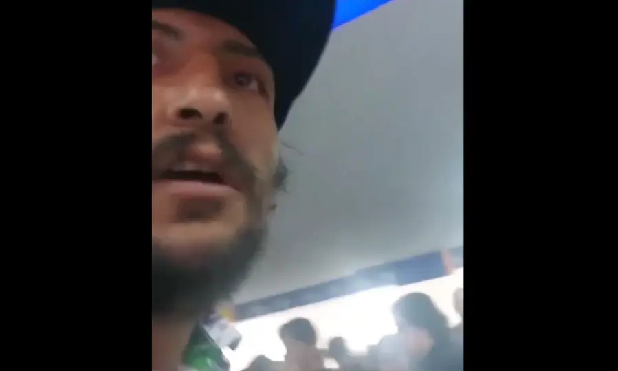 La situación obligó a que fuera retirado del recinto por personal de seguridad. / RS