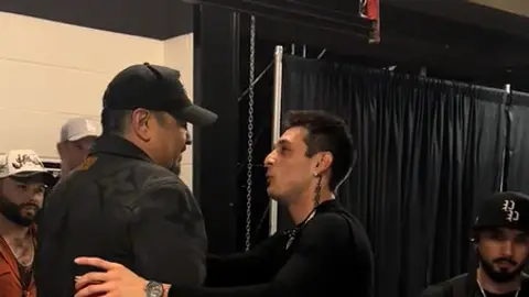Pepe Aguilar y Peso Pluma después del concierto. / @pepeaguilar_oficial