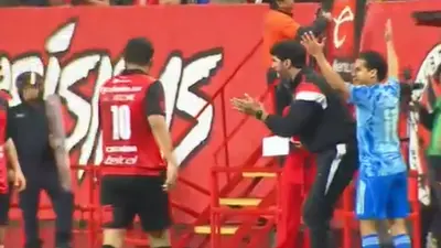 Diego Lainez y Loco Abreu protagonizan choque inaudito en el Xolos vs Tigres