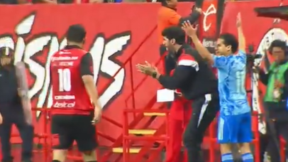 Diego Lainez y Loco Abreu protagonizan choque inaudito en el Xolos vs Tigres
