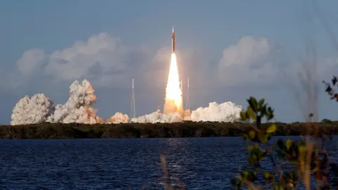 La misión Artemis II, liderada por la NASA, marca el regreso de astronautas al entorno lunar después de más de 50 años. / AP