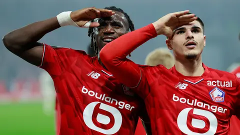 Matias Fernandez-Pardo, celebrando el gol de Lille con Nathan Ngoy I AP