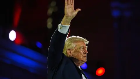 Trump recordó que previamente había dado un plazo de 10 días a Irán para llegar a un acuerdo. / AP